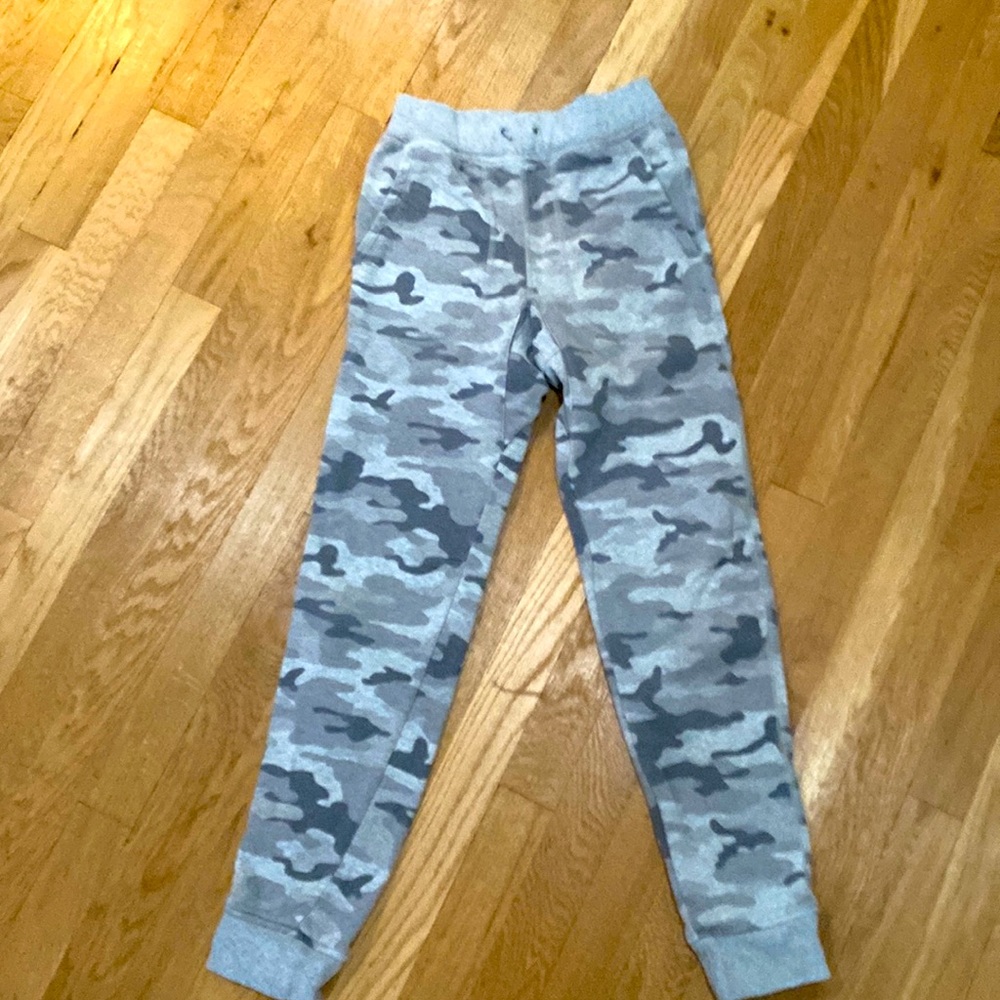 Gap kids boys/unisex size 12 grey sweatpants camouflage.